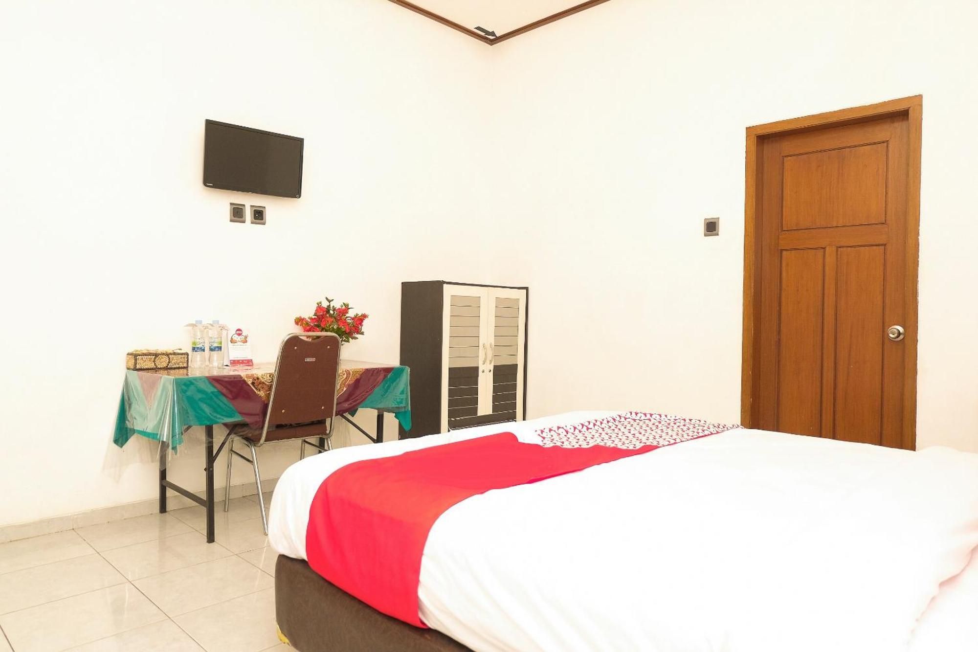 Super Oyo 353 Loesje Guest House Syariah Malang Luaran gambar