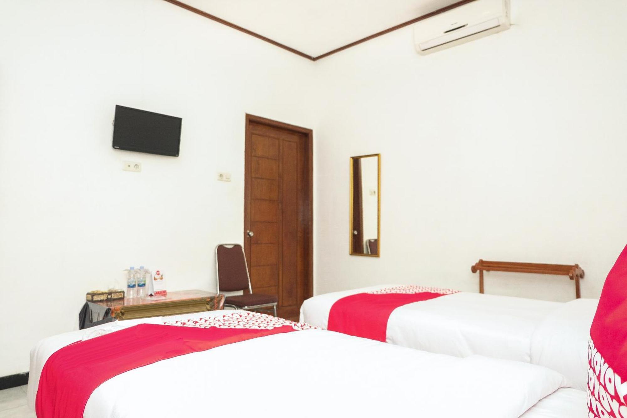 Super Oyo 353 Loesje Guest House Syariah Malang Luaran gambar