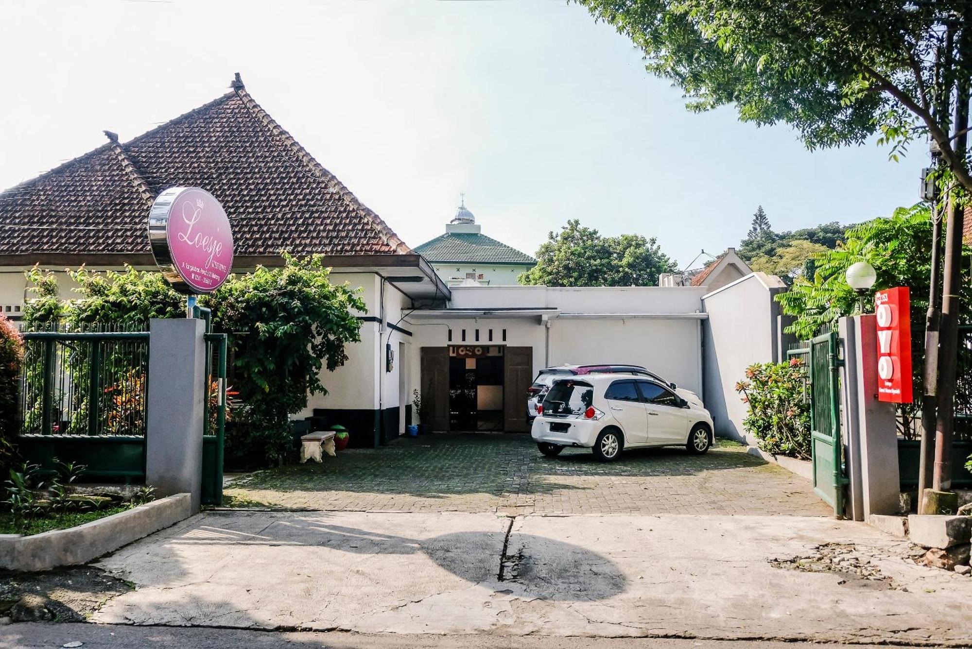Super Oyo 353 Loesje Guest House Syariah Malang Luaran gambar
